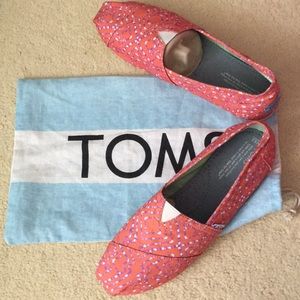 NEW orange and pink TOMS